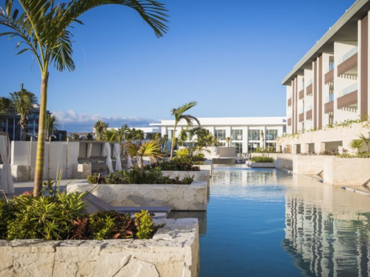 Majestic Elegance Costa Mujeres